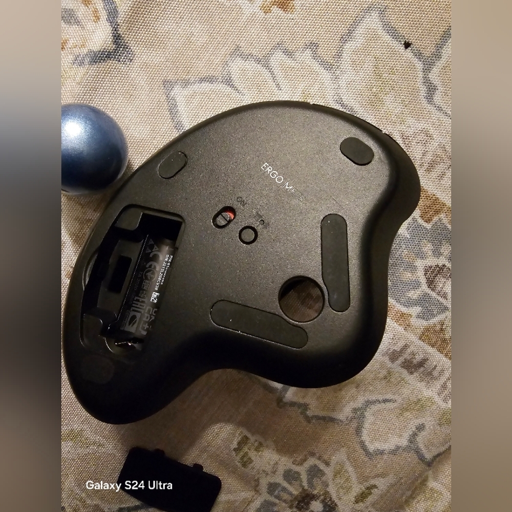 Logitech Black Wireless Trackball Mouse - Picture 3 of 4